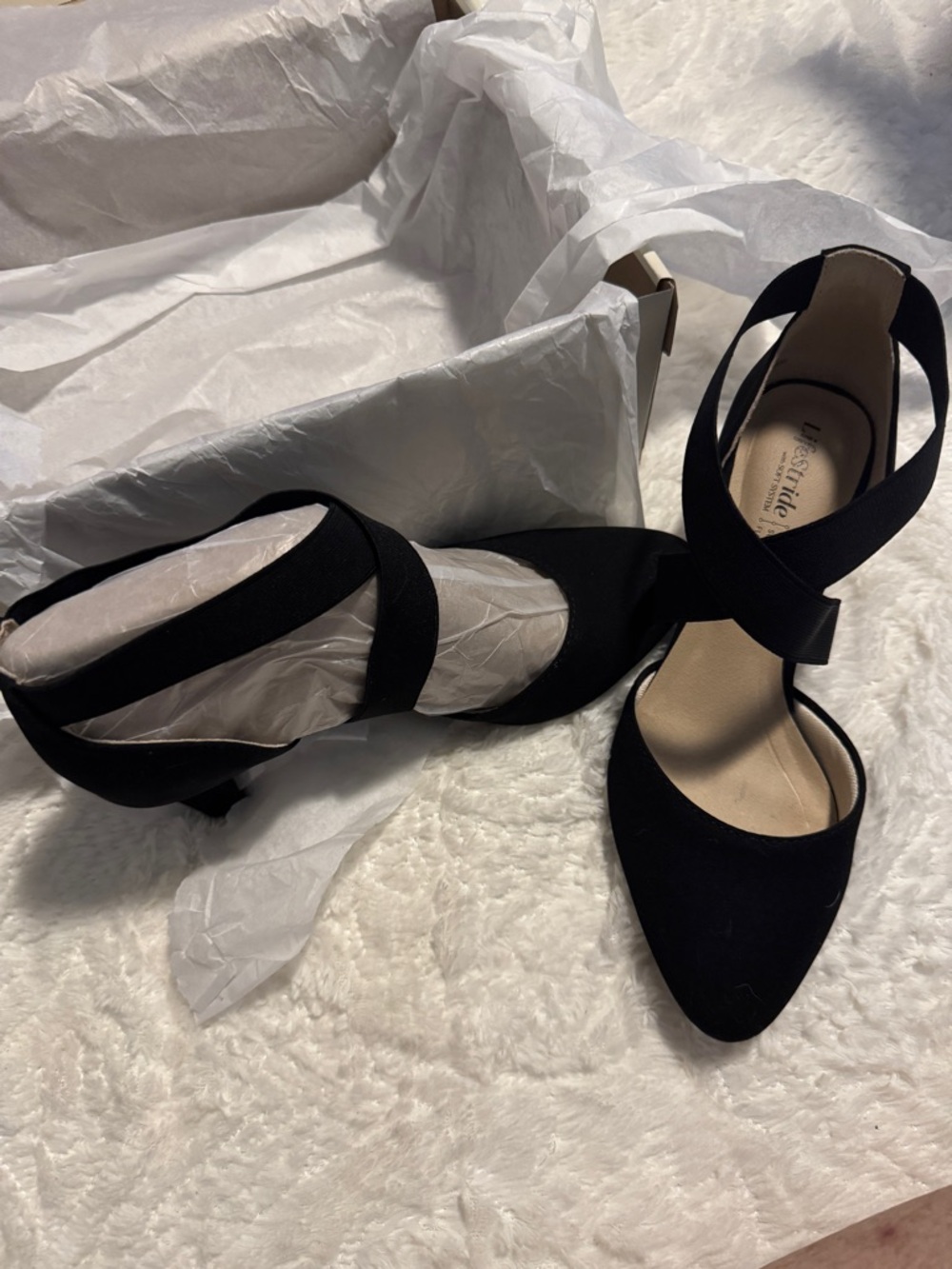 Life Stride Black Crisscross Kitten Heel Pumps